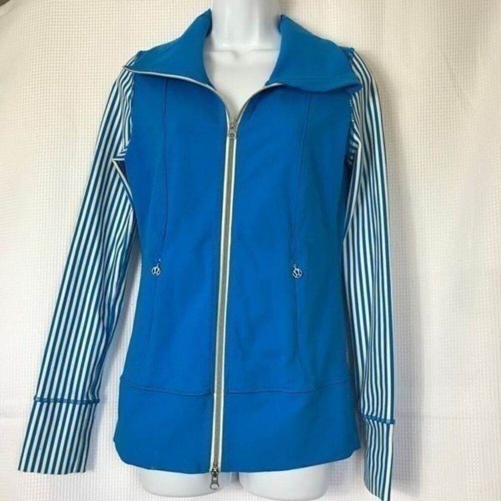 Lululemon full zipper Jacket sizeโ4 ..0244